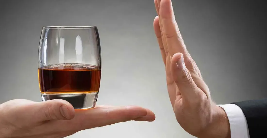 Мужчина отказывается от алкоголя
